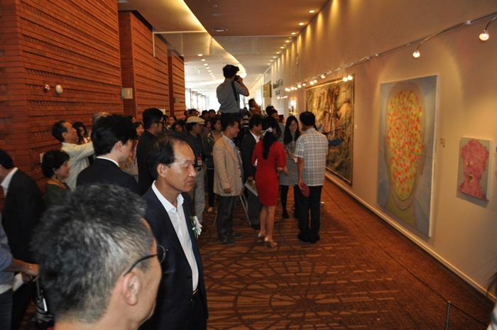 People watch artworks during the 2015 PyeongChang Biennale at the PyeongChang Alpensia in Gangwon Province, on July 23, 2015.